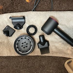 Dyson supersonic blow dryer